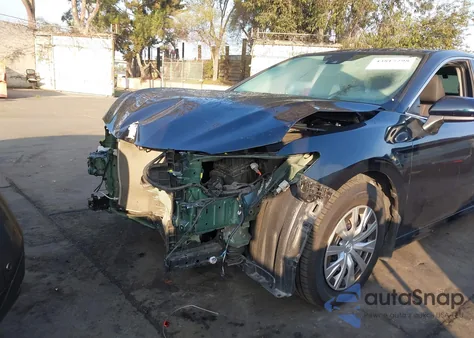 2020 Toyota Camry Le Hybrid z USA, uszkodzony, nr VIN 4T1C31AK3LU019712